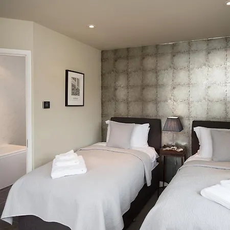 Callender House 4*